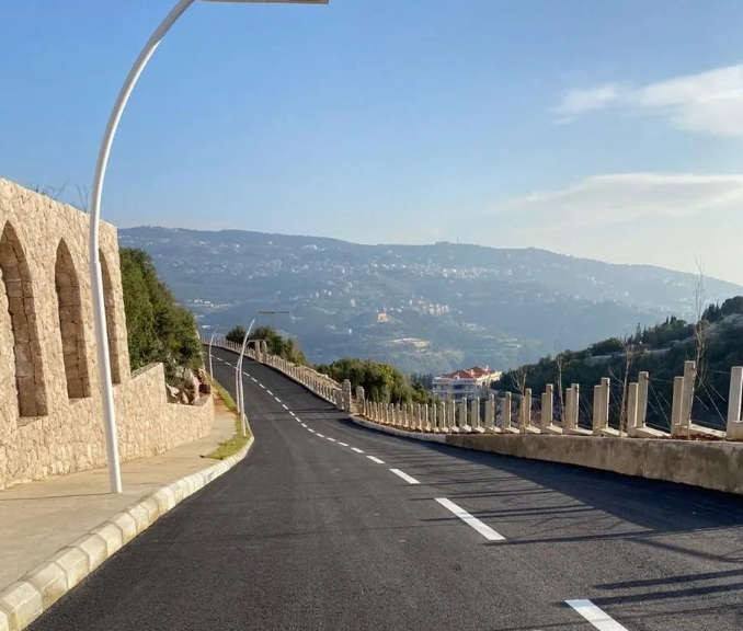 The private residents' road